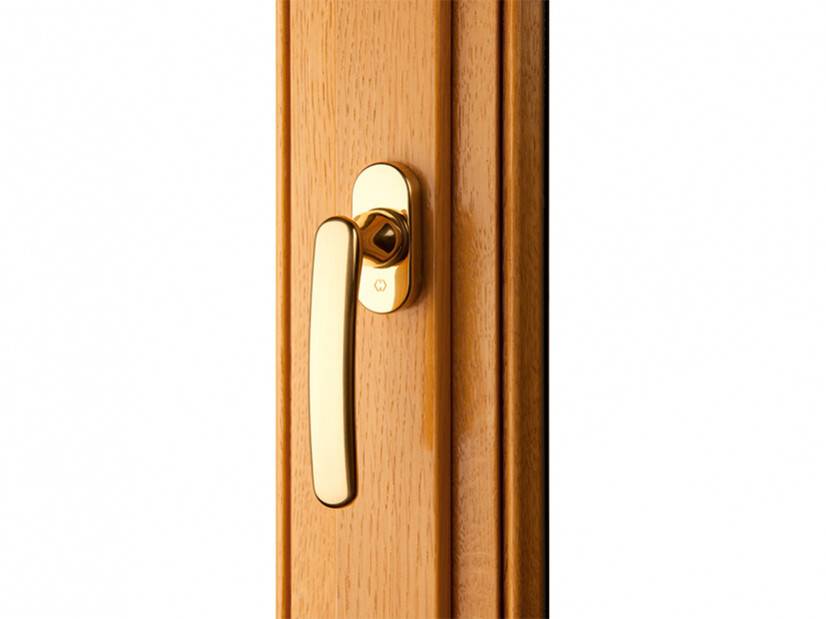 Poignée tradition fenetre bois à recouvrement