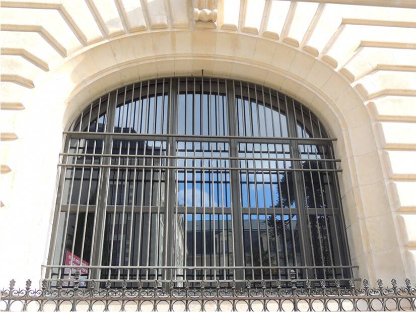 anse de panier avec traverses et grilles pare balle gris anthracite