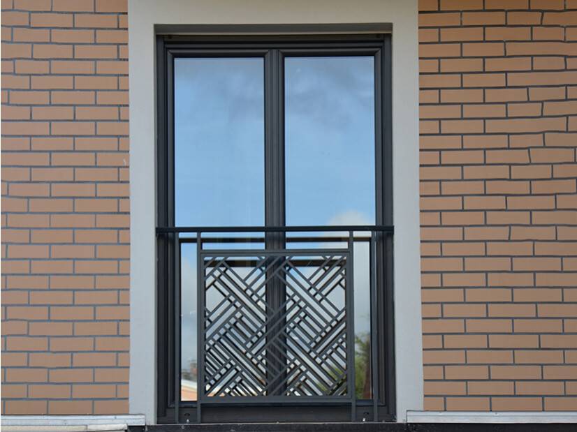 porte fenêtre PVC acoustique plaxage gris anthracite et garde corps gris