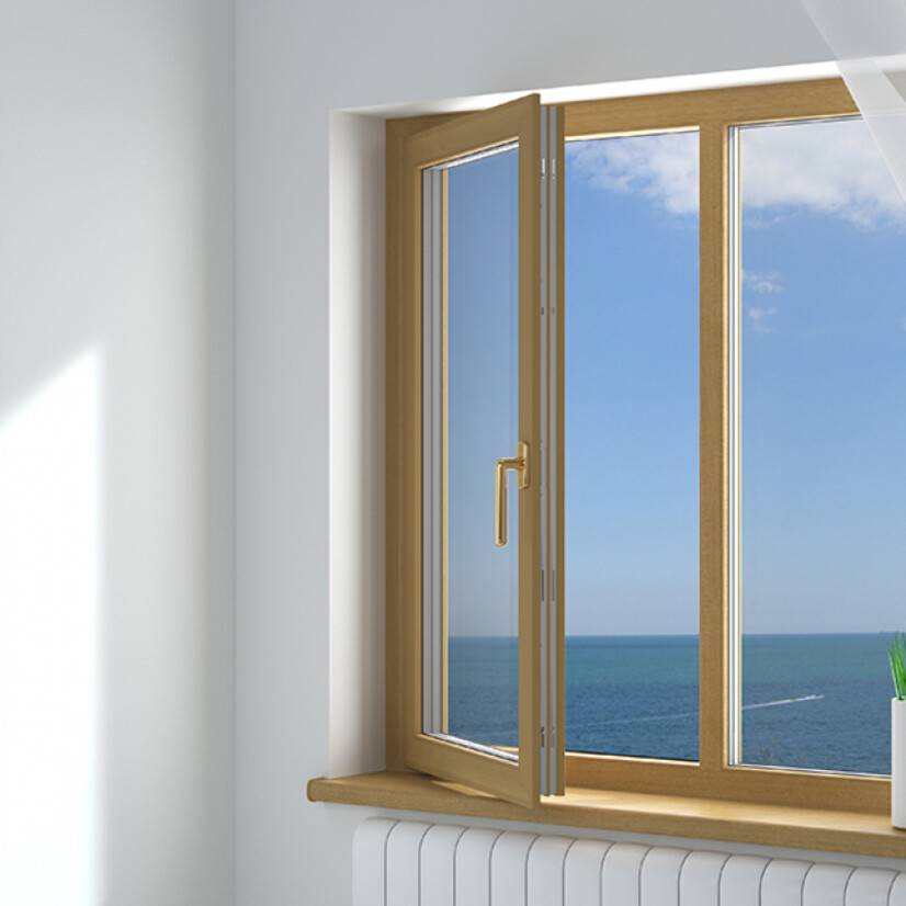 Lena 68 fenêtre bois lasure naturelle ambiance vue mer
