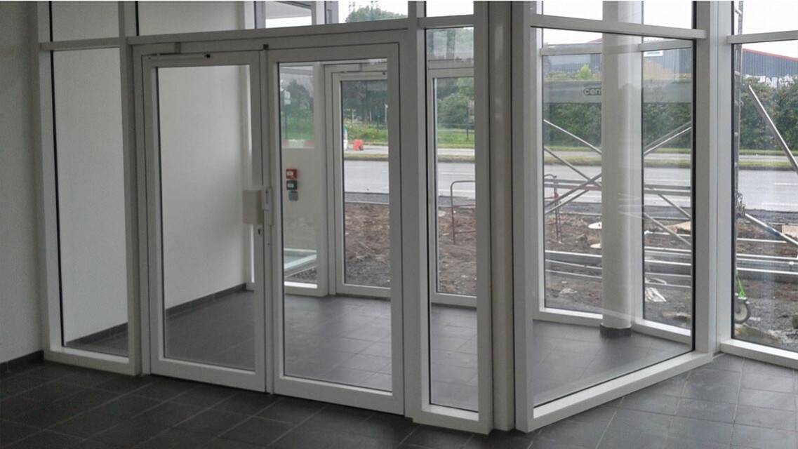 Rénovation porte entrée hall immeuble résidence crous