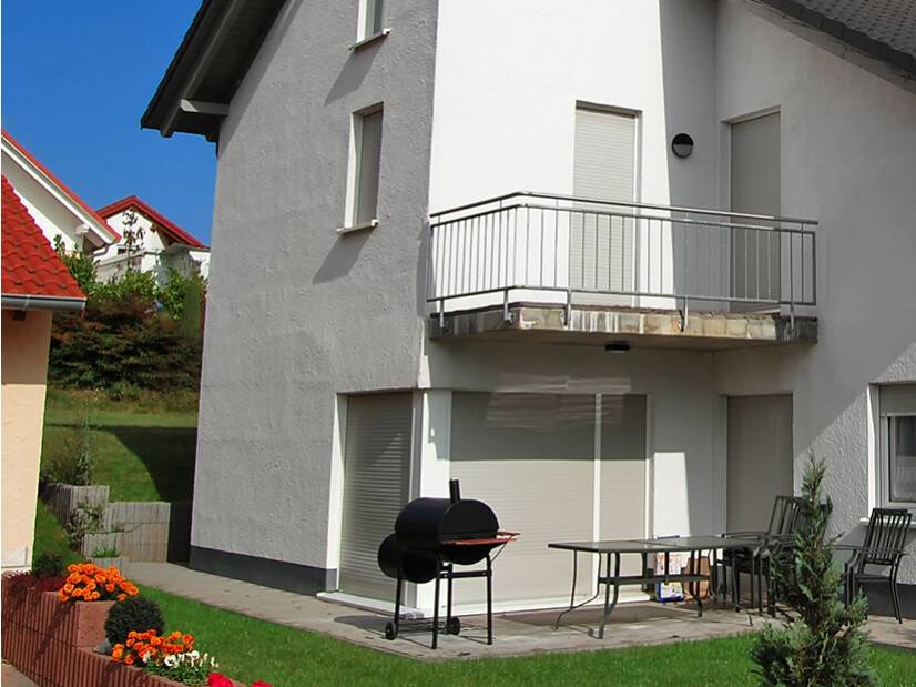 coffre demi linteau volet roulant extérieur jardin baie vitrée balcon chambre ambiance coffre demi linteau volet roulant extérieur jardin baie vitrée balcon chambre ambiance