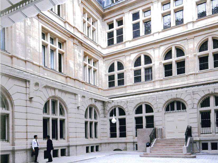 fenêtre mouton gueule loup bâtiment empire paris vitraux