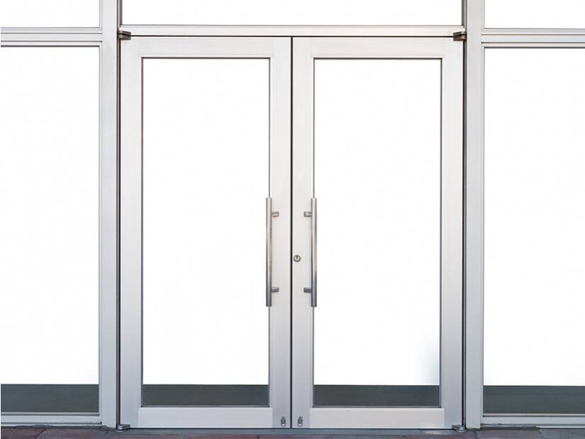 porte de hall avec barres de tirages verrouillable