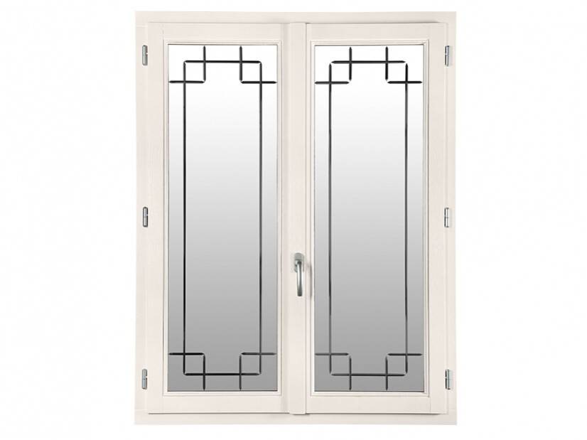 Fenetre tradition à recouvrement bois face fermé blanc vitrage déco