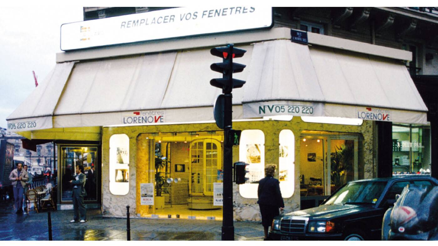 1983 - Premier showroom Lorenove.jpg