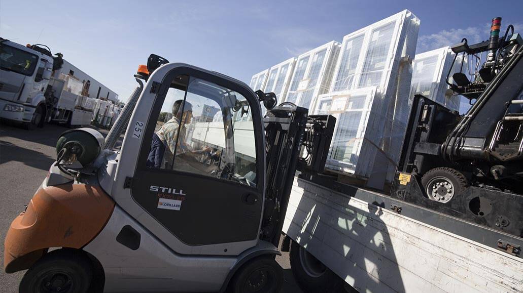 Chargement des camions à la logistique