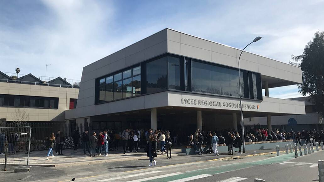 August Renoir lycée façade baie vitrée 