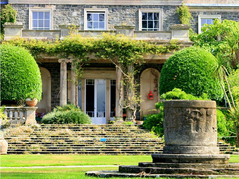 porte fenêtre petits bois manoir façade bâtiment haut de gamme porte fenêtre petits bois manoir façade bâtiment haut de gamme