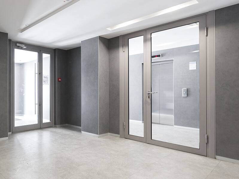 porte hall immeuble intérieure