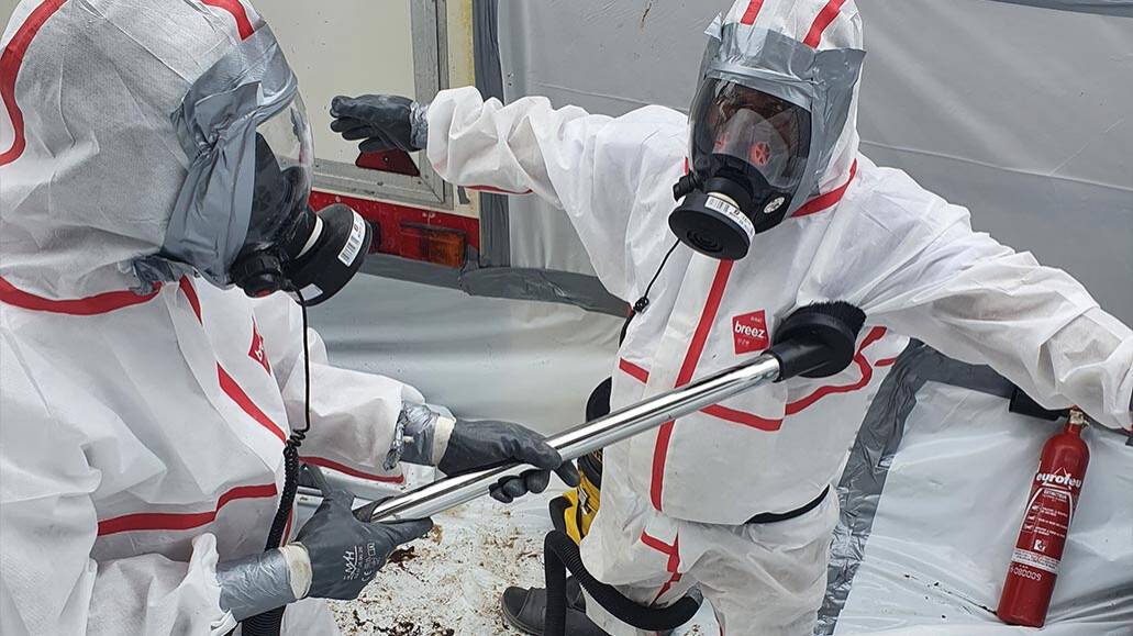Combinaison de désamiantage et déplombage et décontamination après opération Combinaison de désamiantage et déplombage et décontamination après opération