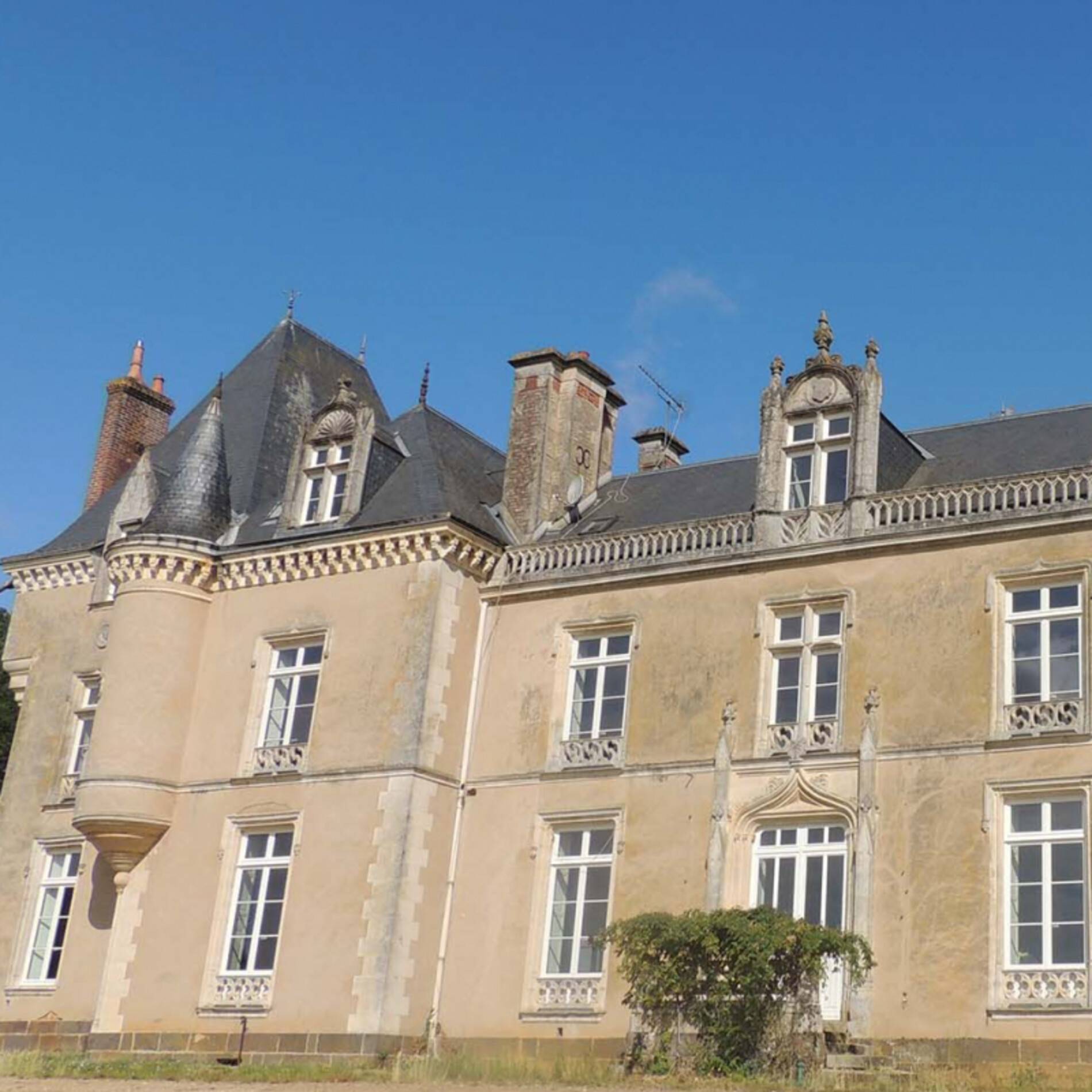 bourneuf chateau renovation menuiserie bois.jpg