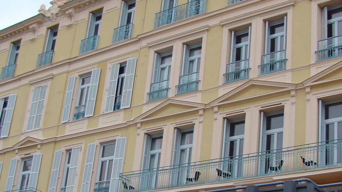 hotel orangeraie menton residence vacanciel rotonde lena 68 bois exotique facade impostes