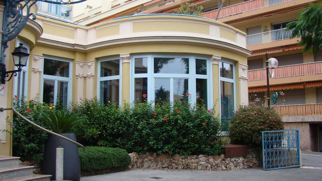 hotel orangeraie menton residence vacanciel rotonde lena 68 bois exotique bleu clair