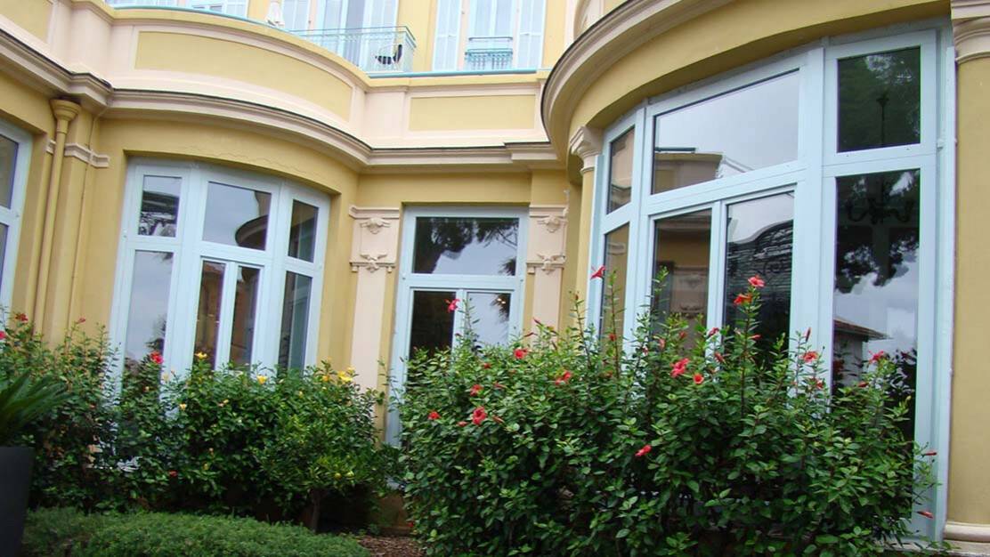 hotel orangeraie menton residence vacanciel rotonde lena 68 bois exotique portes bow window