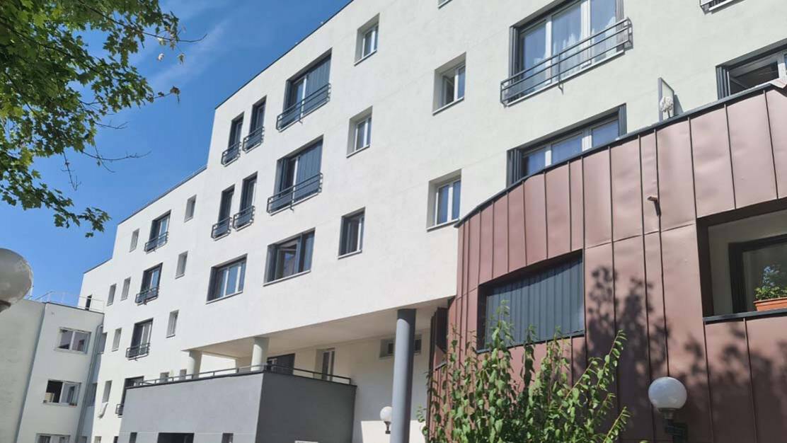 vue cour intérieure habitat social paris rénovation énergétique logement seuil pmr précadre alu