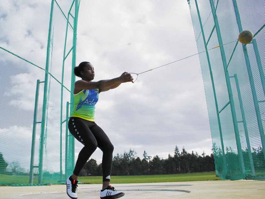 Rose Loga, espoir olympique au lancer de marteau