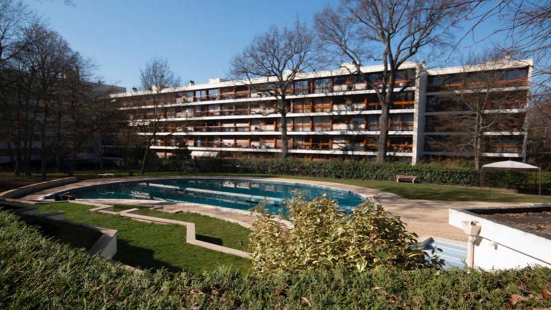 résidence élysée 2 celle saint cloud vue principale rénovation bois alu pvc frappe et coulissant.jpg