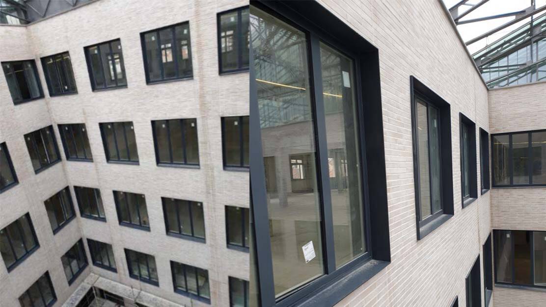 galeries lafayette marseille rue ferreol vue patio interieur fenetre aluminium ouvrant cache.jpg