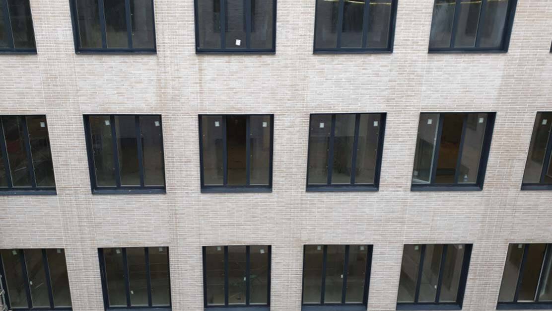 galeries lafayette marseille rue ferreol vue patio interieur facade et parement menuiseries alu.jpg