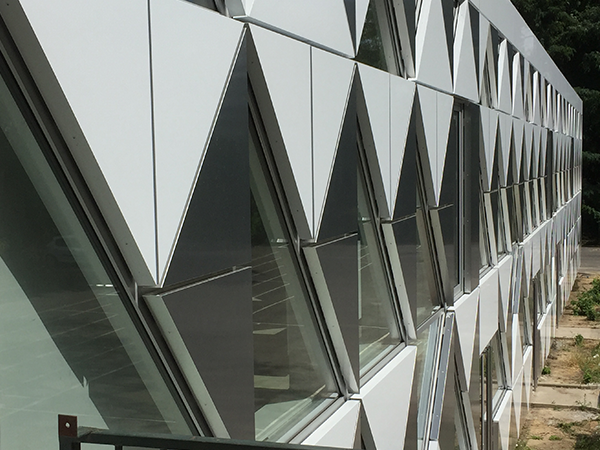 montmorency vue façade mur rideau alu trame diagonale.png