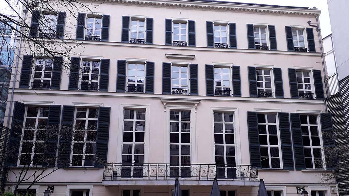 facade astorg batiment tertiaire paris renovation menuiserie vue cour interieure.jpg