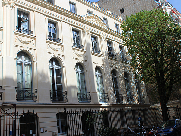 façade banque paris fenetre bois traditionnelle coupe feu.png