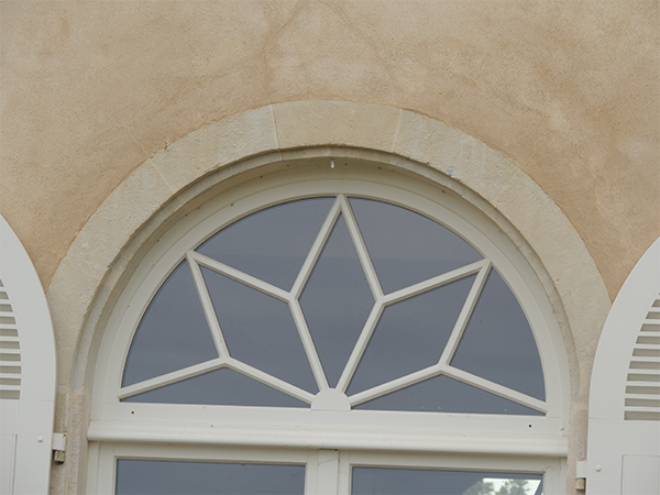 renovation patrimoine imposte plein cintre moulures rayons.png renovation patrimoine imposte plein cintre moulures rayons.png