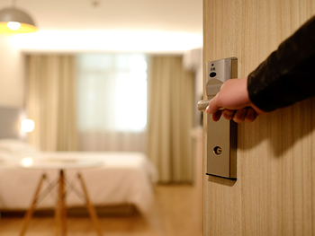 Isolation phonique pour les hôtels en zone bruyante