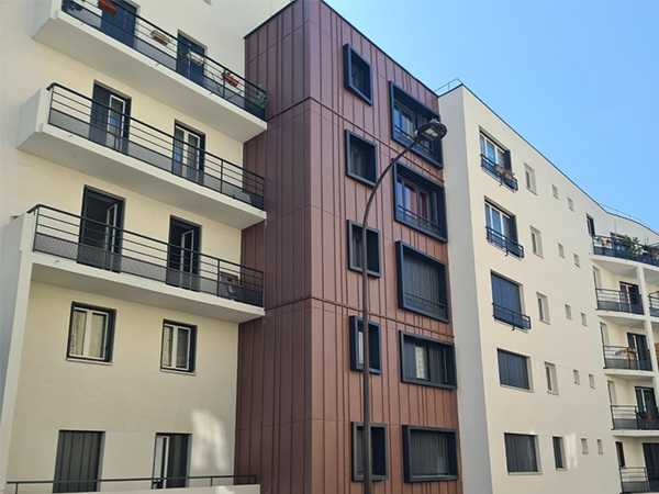 garde corps barreaudage bandes filantes et soubassement tole perforée.png garde corps barreaudage bandes filantes et soubassement tole perforée.png