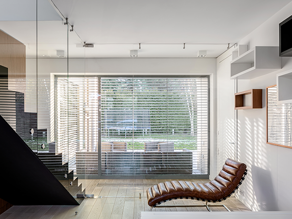 brise soleil maison villa baie vitrée terrasse salon.png