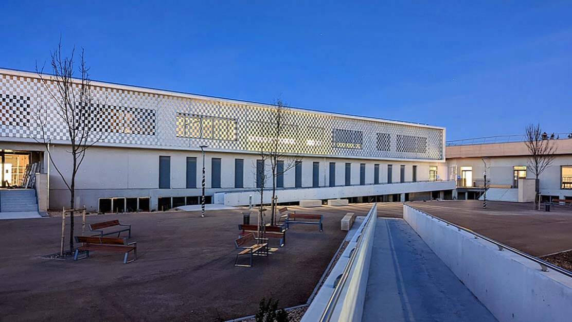 collège de remoulins murs rideaux portes technique.jpg