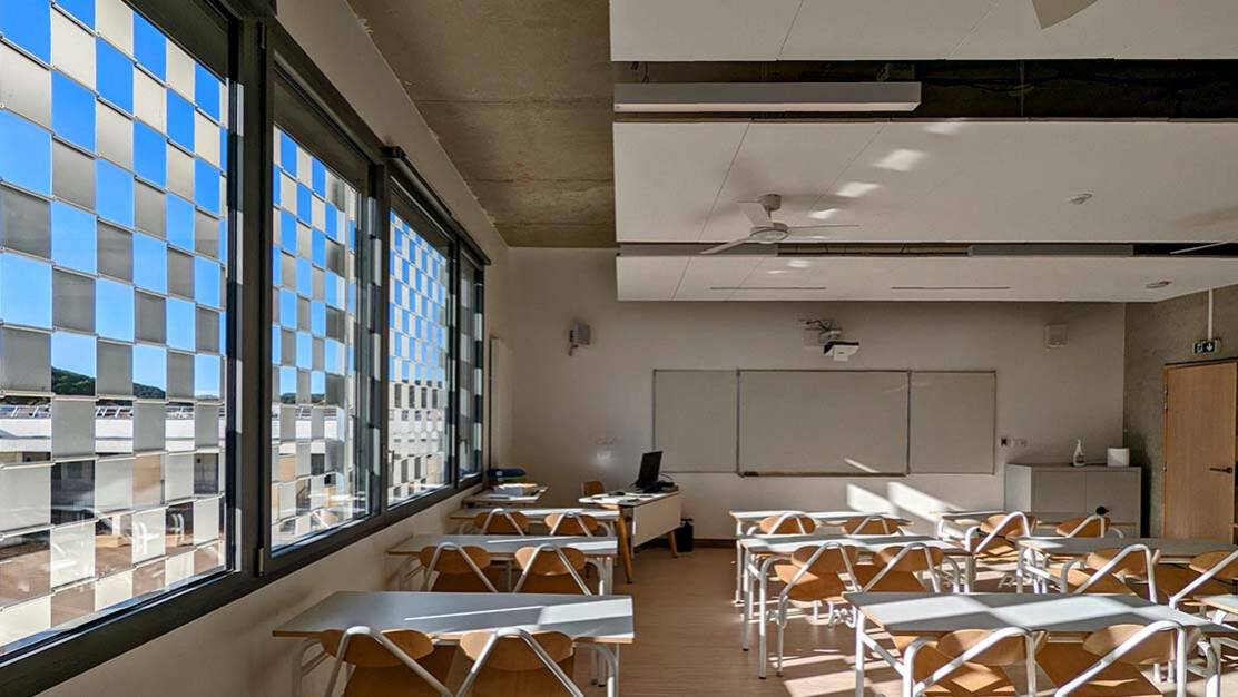 collège de remoulins bâtiment enseignement brise-soleil BBC.jpg