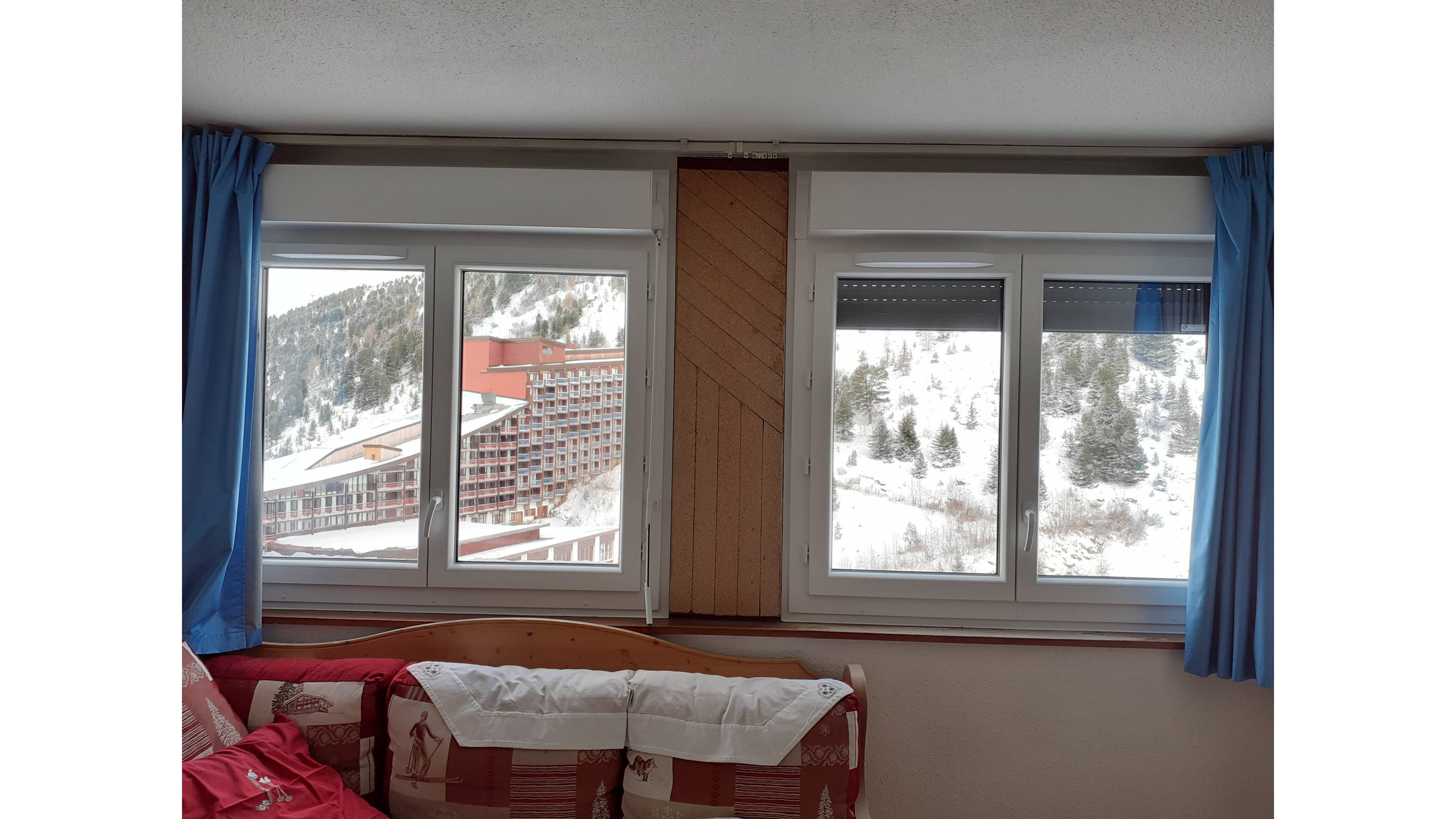 vue intérieure fenetres PVC rénovation fenêtre immeuble station ski.jpg vue intérieure fenetres PVC rénovation fenêtre immeuble station ski.jpg