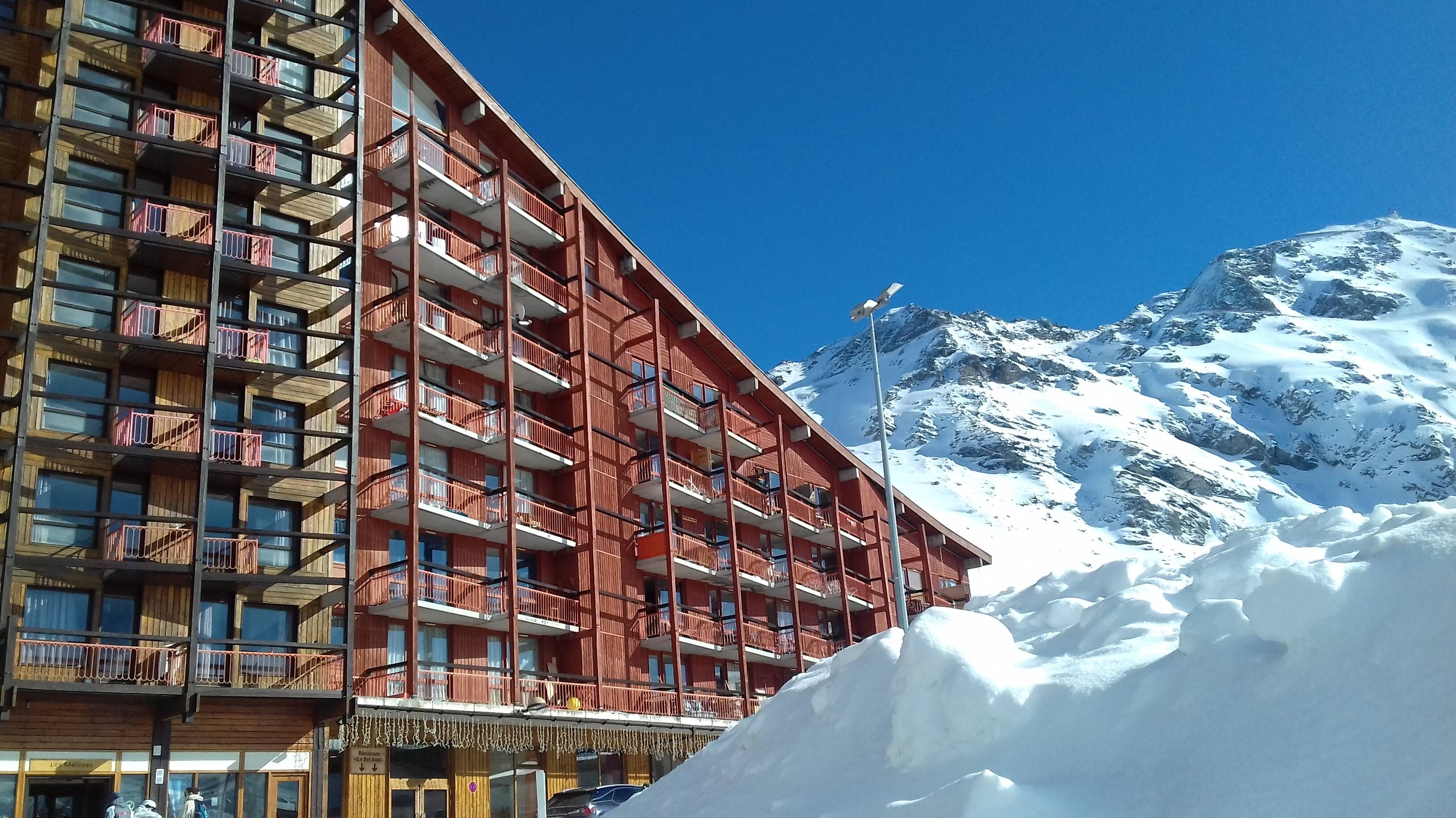 rénovation fenêtres station de ski façade avant travaux.jpg rénovation fenêtres station de ski façade avant travaux.jpg