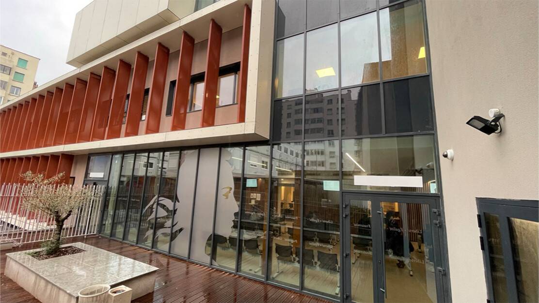 préfecture bouches du rhône extension mur rideau porte technique ERP normes marseille.jpg