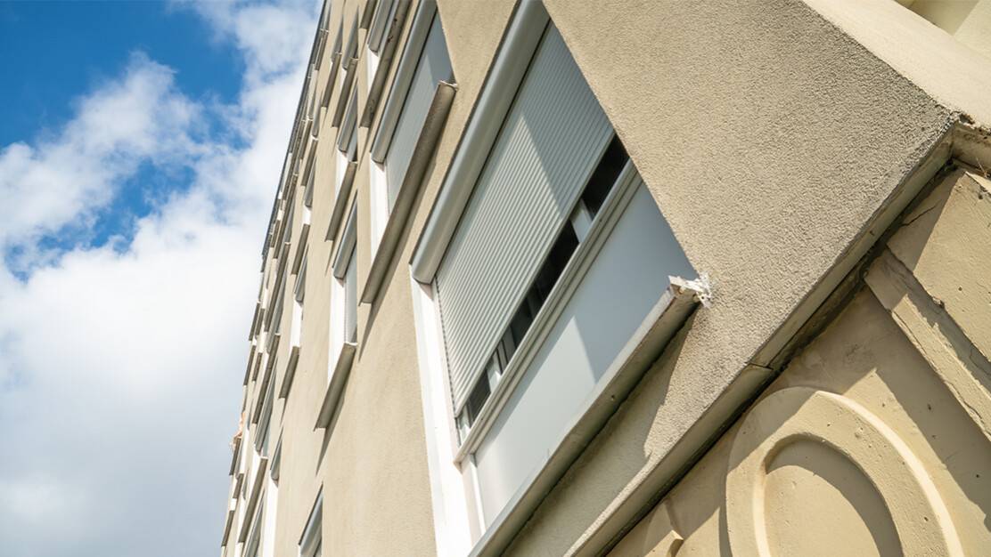 détail volet roulant sur menuiserie PPRT lyon chimie remplacement.jpg