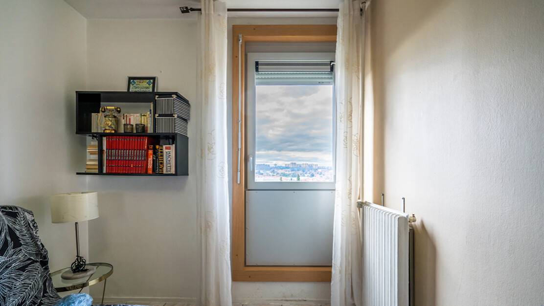 rénovationfenetre PPRT bois vue intérieure habitat social lyon chimie.jpg