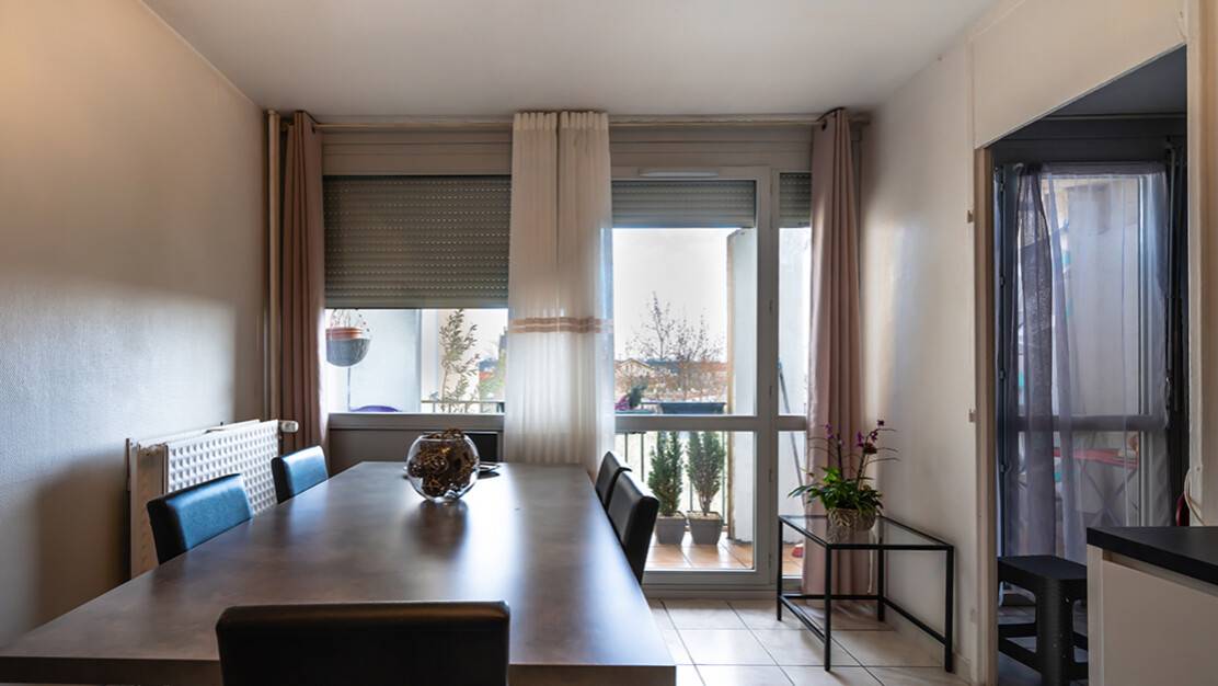 rénovation menuiserie PPRT bois vue intérieure habitat social lyon.jpg