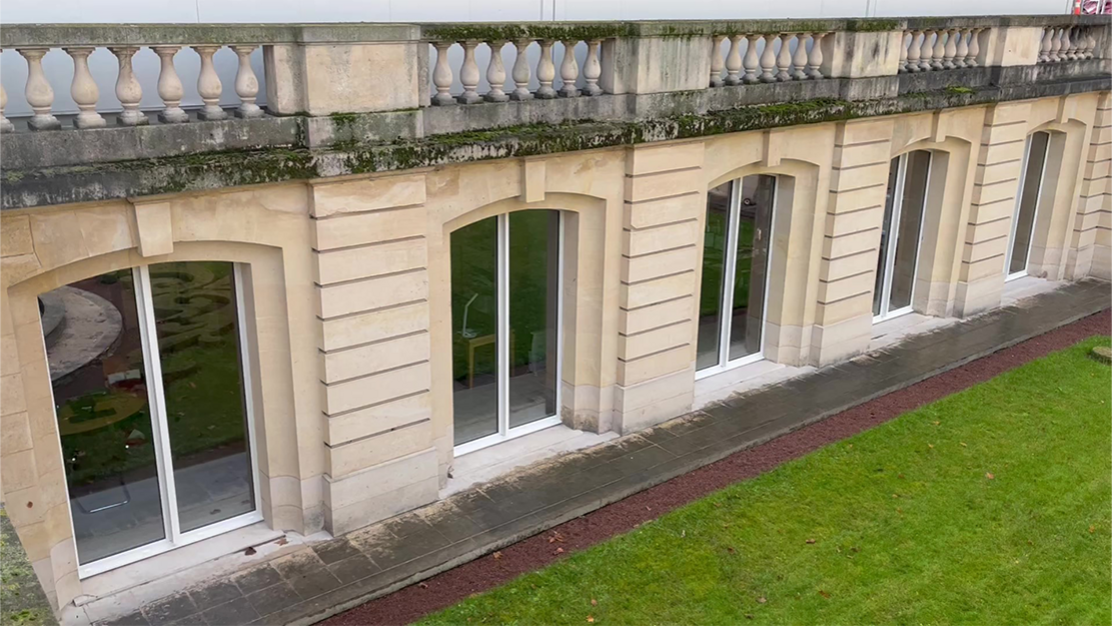 rénovation énergétique sénat remplacement des fenêtres menuiserie cintrée aluminium.png