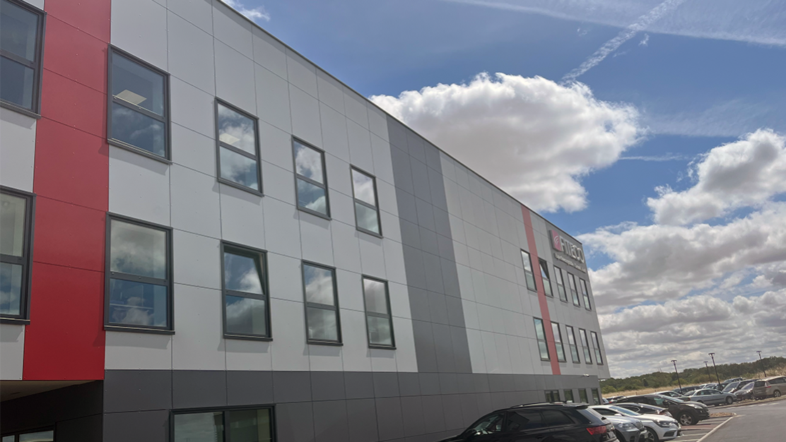 menuisier poseur immeuble de bureaux région parisienne.png