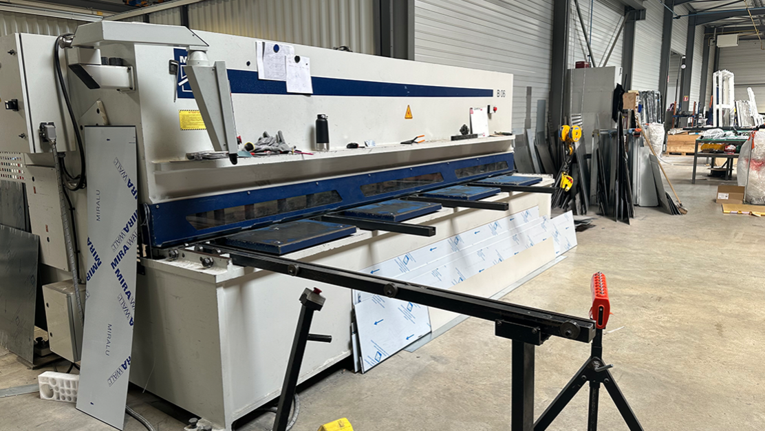 production france 2000 cisailleuse alu murs rideaux fenetres.png production france 2000 cisailleuse alu murs rideaux fenetres.png