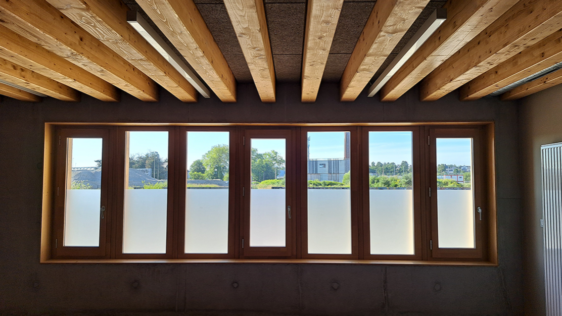fenetres bois chantier neuf école lorillard batiment.png fenetres bois chantier neuf école lorillard batiment.png