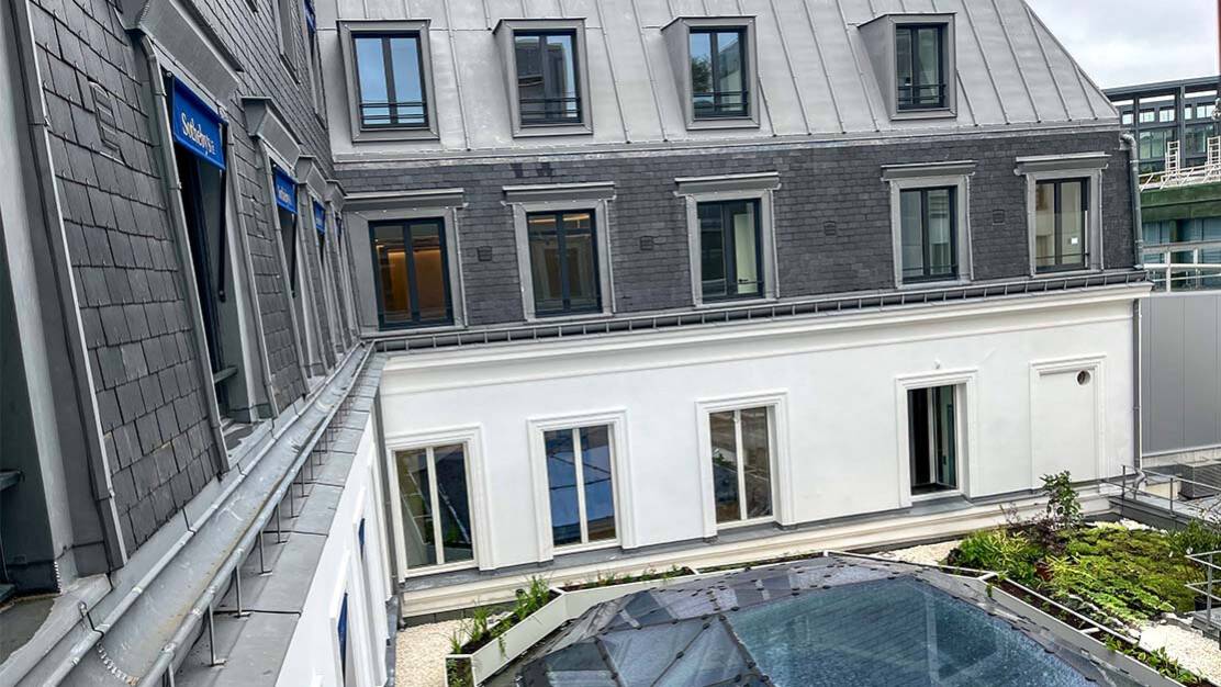 sotheby france fenêtre fusia salle des ventes paris.jpg