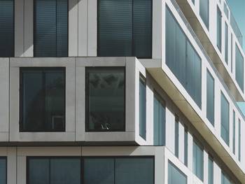 Comment la menuiserie extérieure accompagne un projet de bâtiment évolutif ?