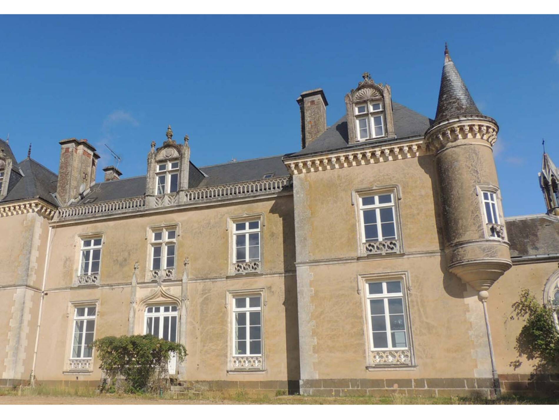 bourneuf chateau renovation menuiserie bois.jpg