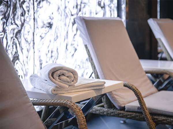 fenêtre pour piscine saune hammam humidité chaleur.jpg