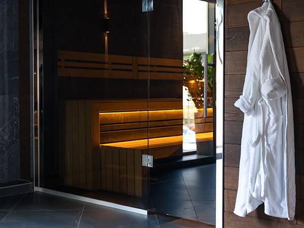 fenêtre pour sauna en hôtel palace.jpg