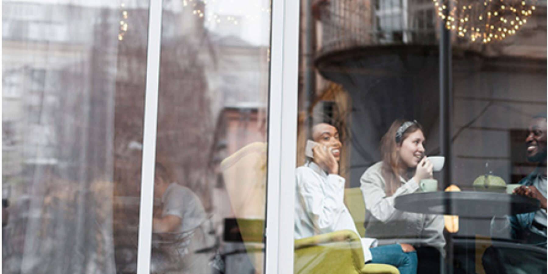 L’acoustique dans les ERP : optimiser l’isolation phonique avec portes et fenêtres