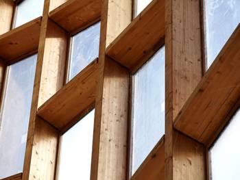 Pourquoi choisir un mur rideau bois pour vos projets tertiaires ?